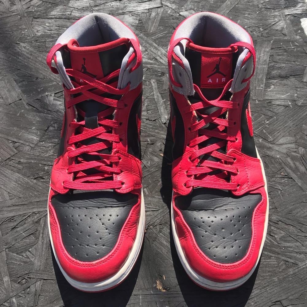 Jordan 1 Mid Fire Red Size 11.5